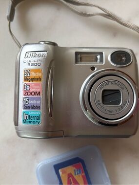 Nikon Coolpix 3200 Digital Camera 3.2MP w/ Box Case SD Card Tested Working